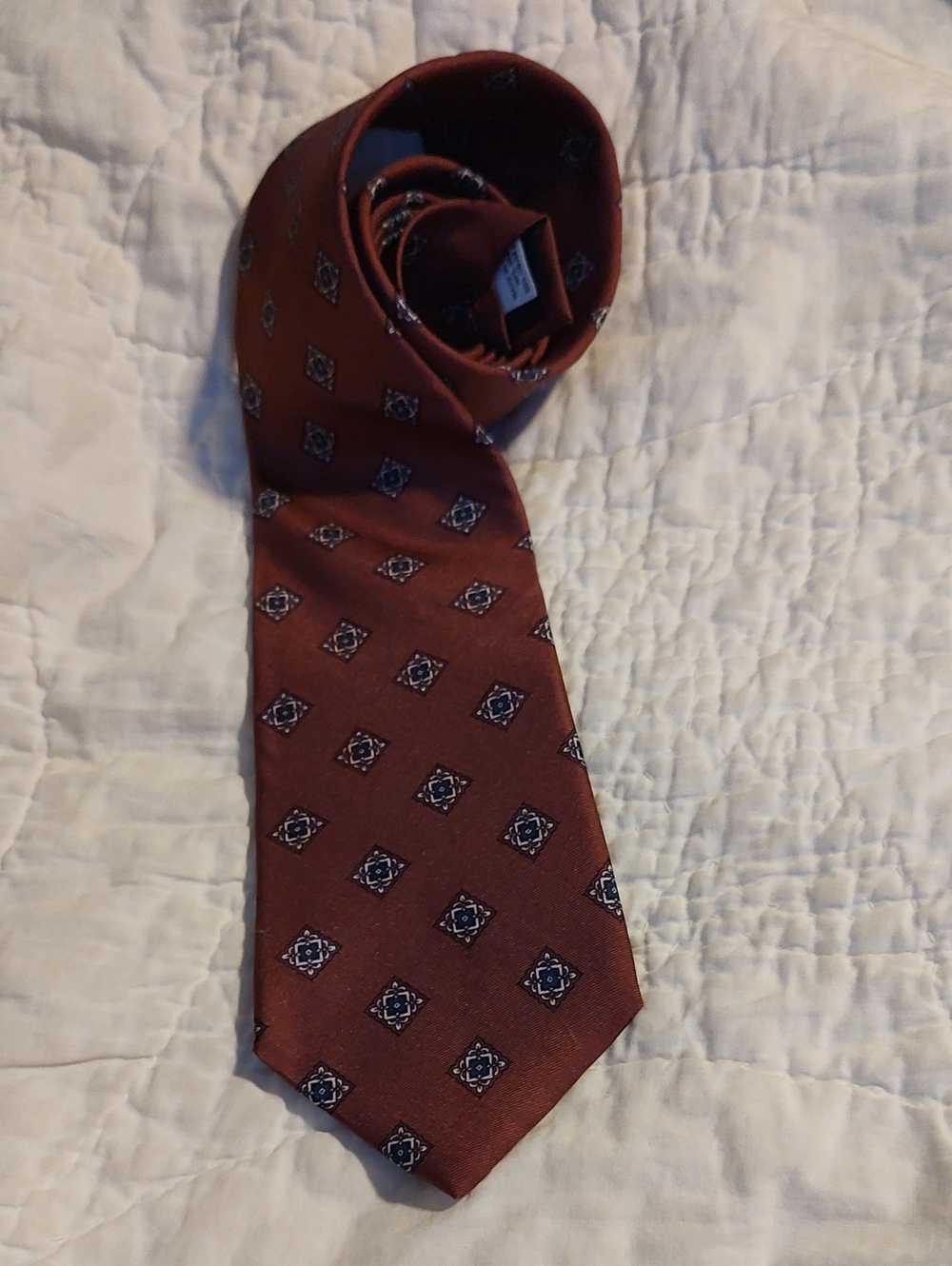 Classic Men's Don Loper Burgundy Patterned Silk Tie